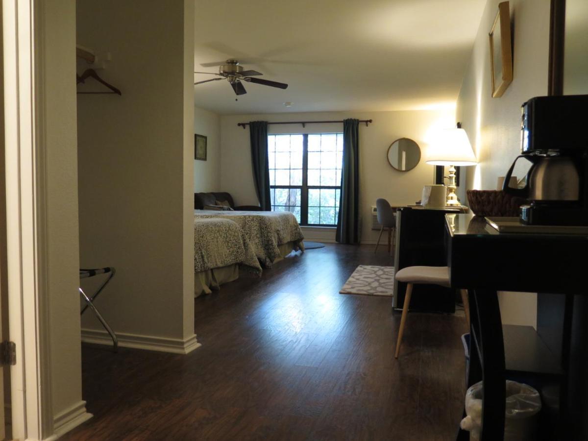 Wimberley Inn Bagian luar foto