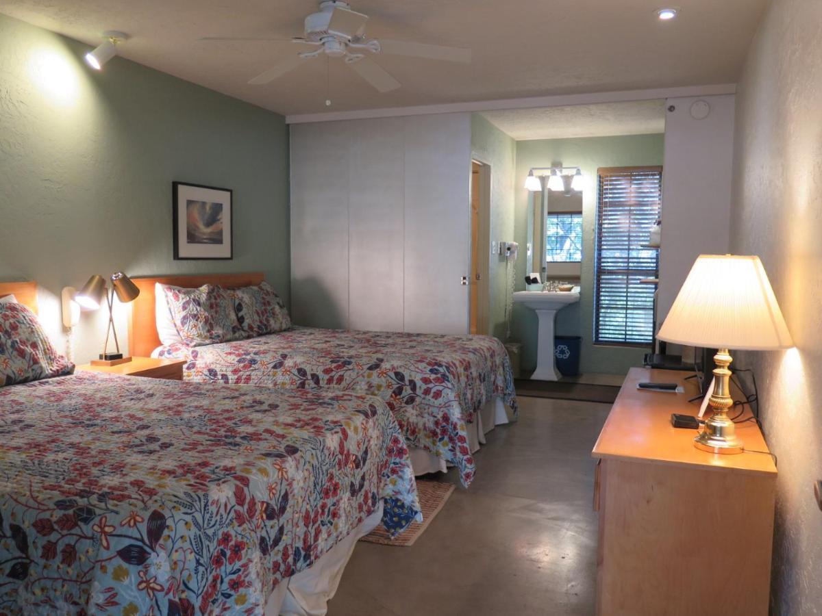 Wimberley Inn Bagian luar foto