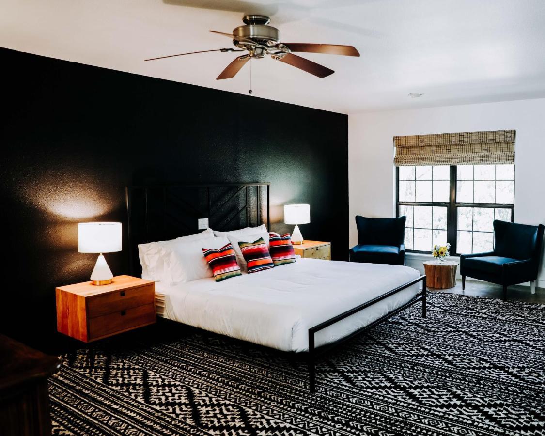 Wimberley Inn Bagian luar foto