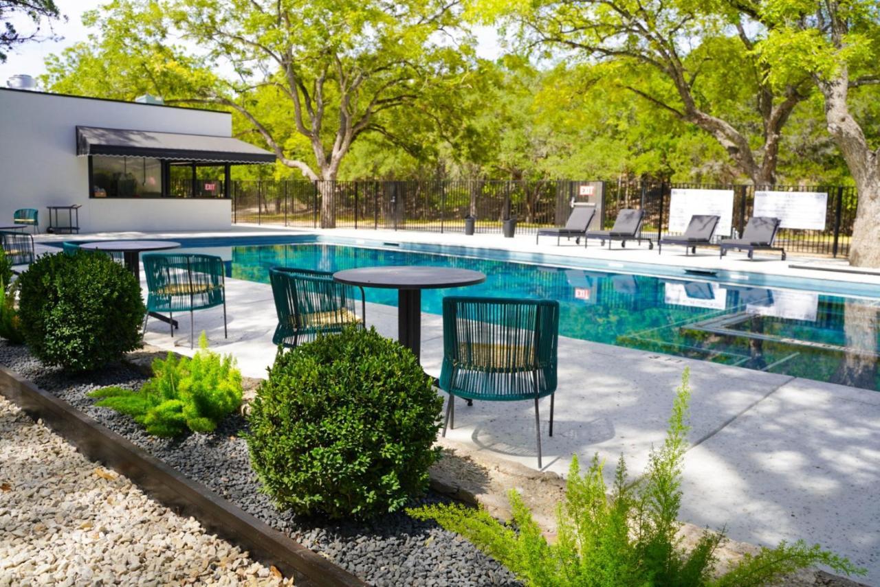Wimberley Inn Bagian luar foto